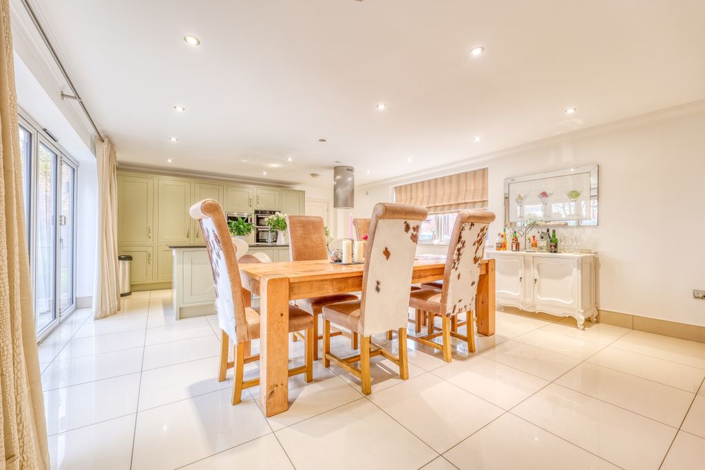 Property photo 3 of 27 Kitchen Diner 1