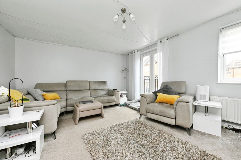 Property photo 2 of 17 Photo