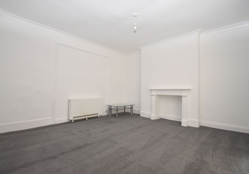 Property photo 1 of 4 Living Room
