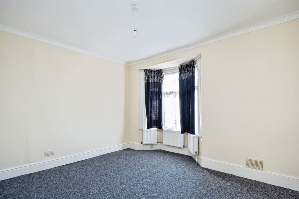Property photo 3 of 16 Pbox-Img.Jpg