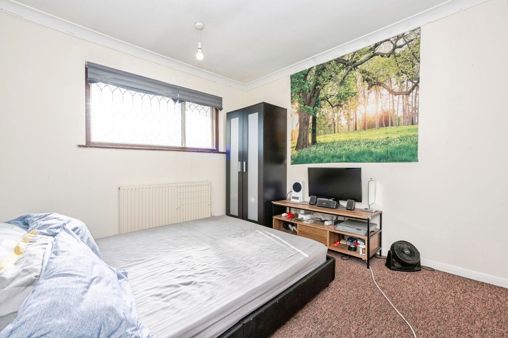 Property photo 3 of 17 Photo