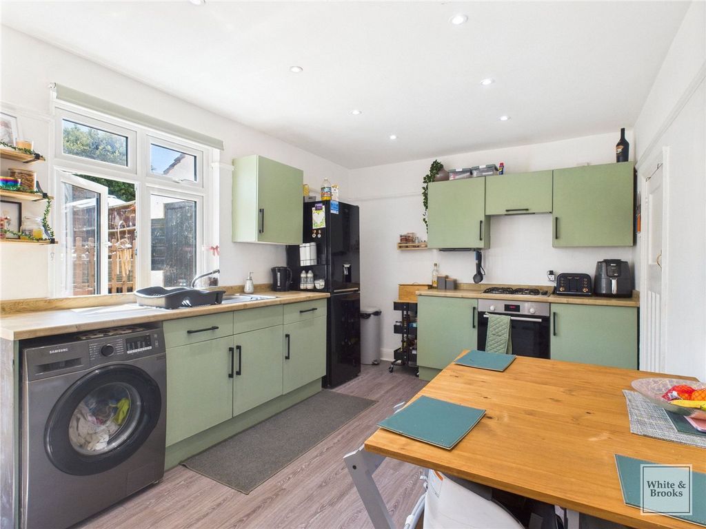 Property photo 3 of 14 Kitchen