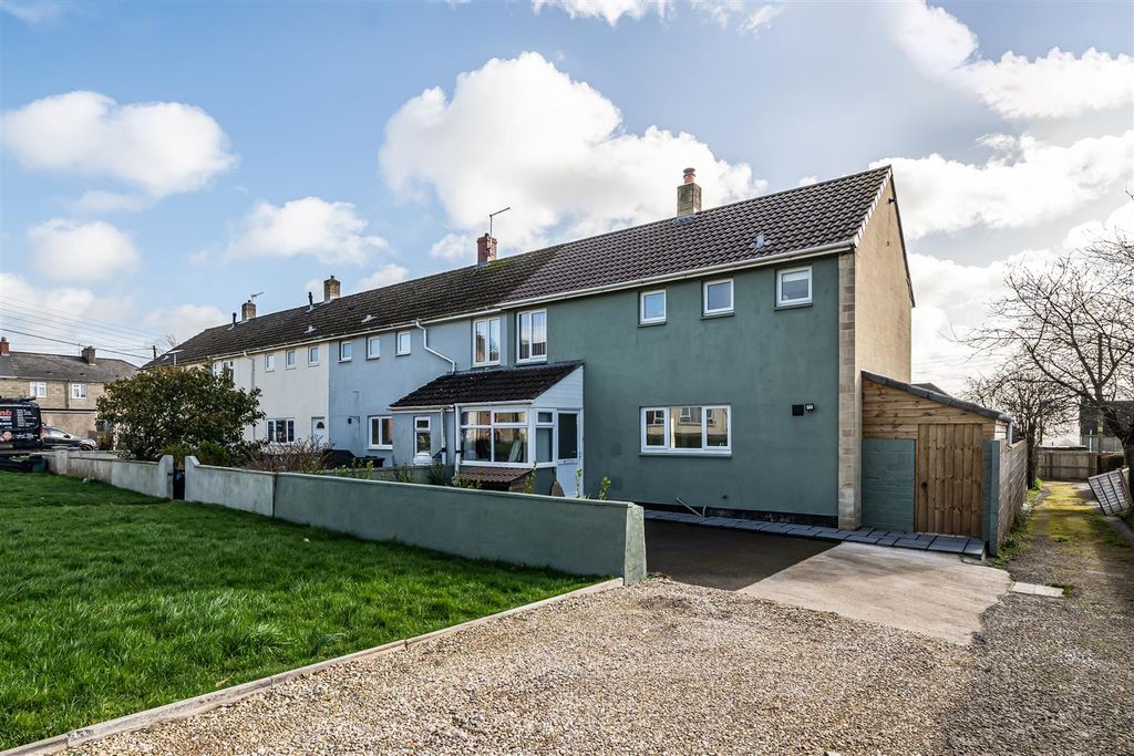 Property photo 1 of 16 Front