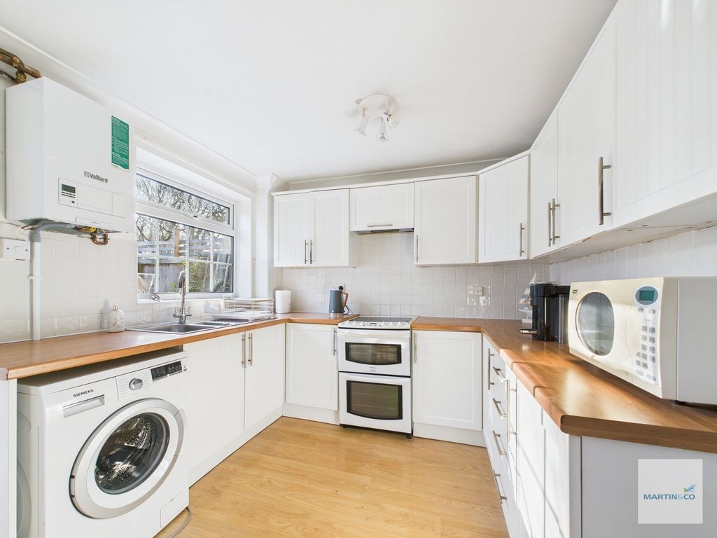 Property photo 3 of 16 Cam03394G0-Pr0266-Still007