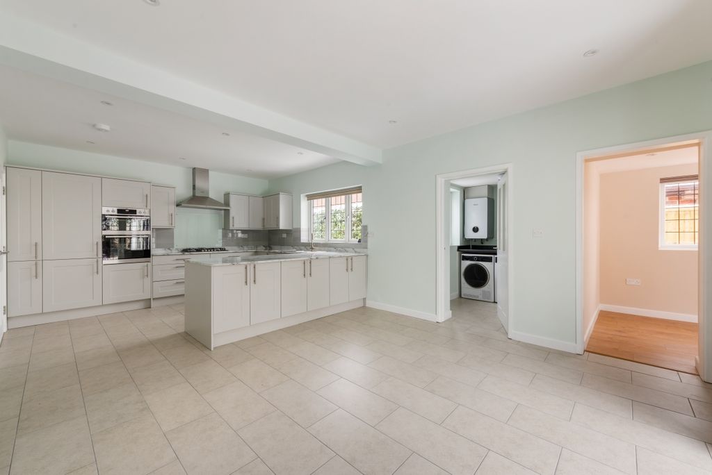 Property photo 3 of 32 Lattice Cottage 3...
