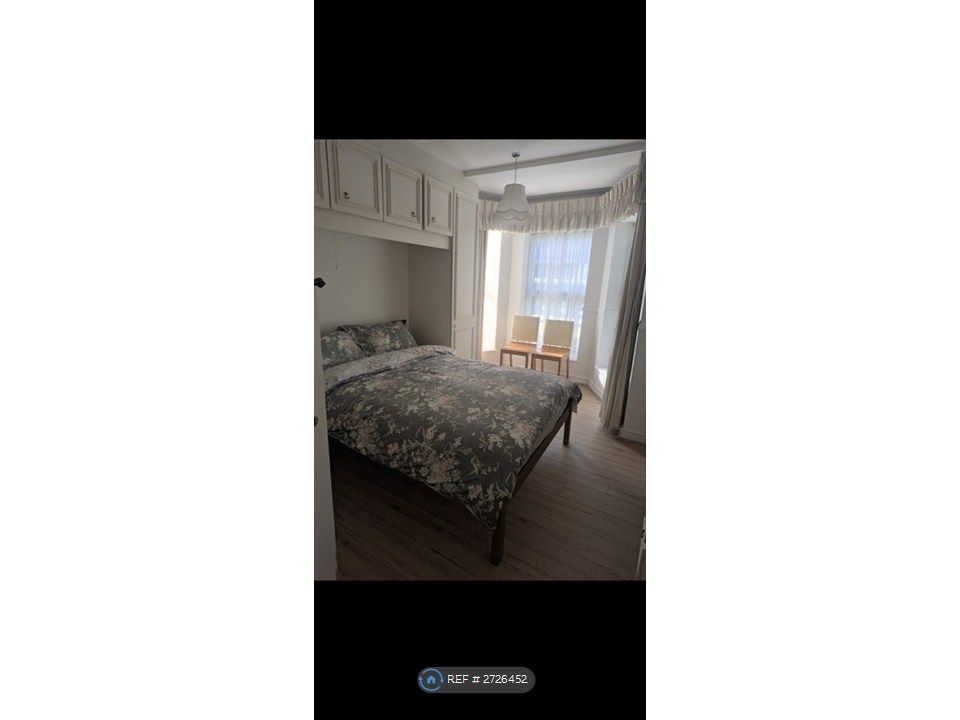 Property photo 2 of 7 Room Available