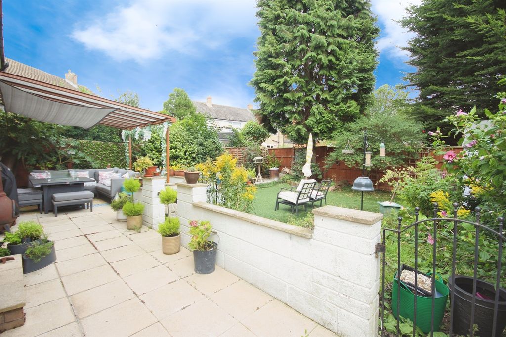 Property photo 2 of 17