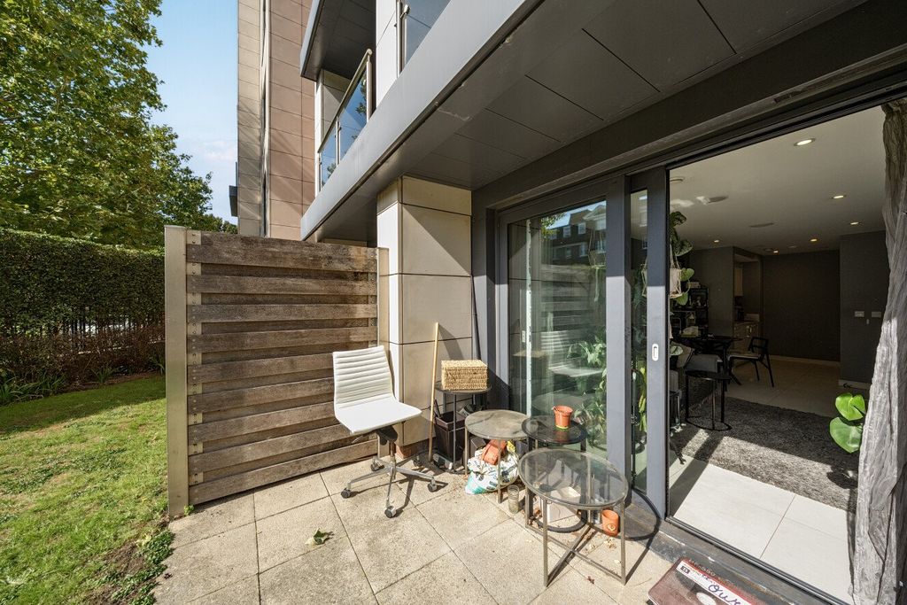 Property photo 2 of 8 Picture No. 15