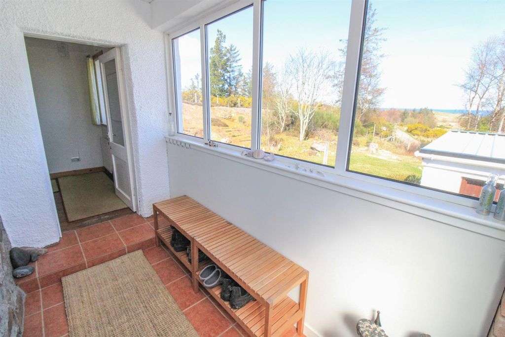 Property photo 3 of 29 Entrance Vestibule