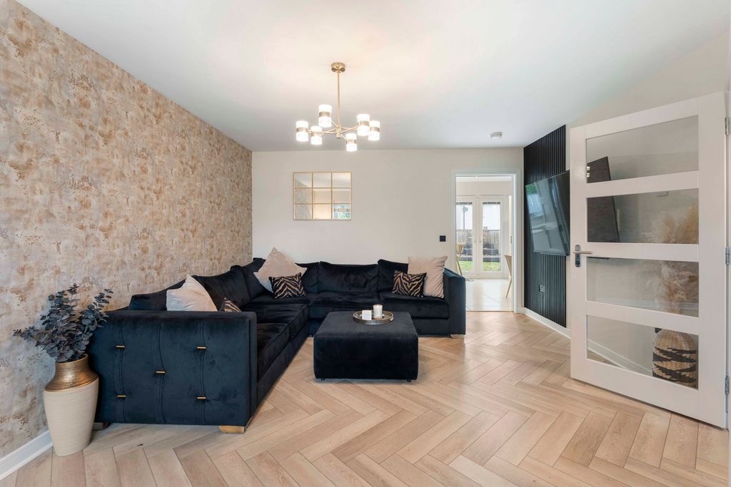 Property photo 3 of 51