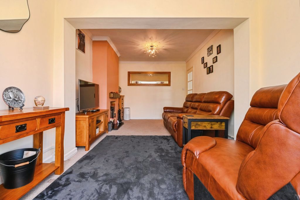 Property photo 3 of 21