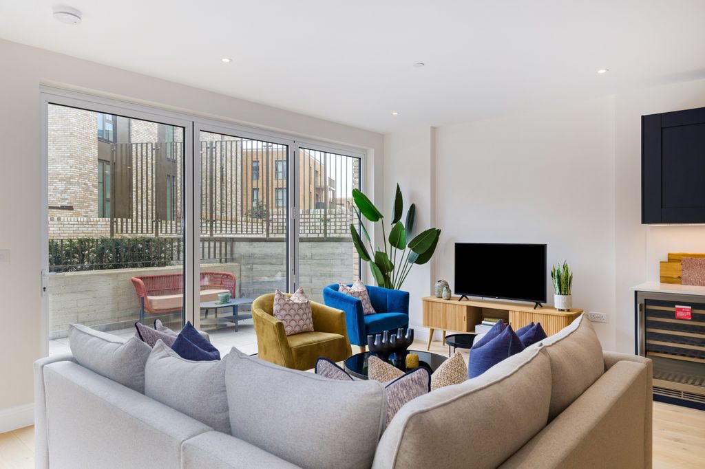 Property photo 3 of 13 99058_4 Wimpole Mews 27 Inglis Way (6).Jpg