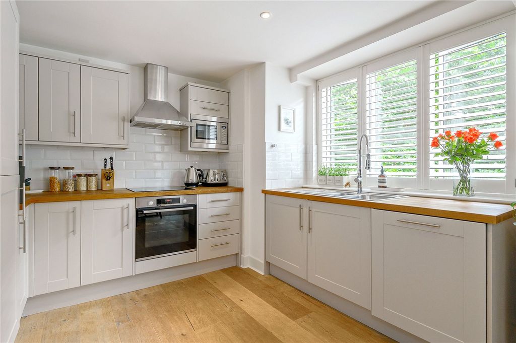 Property photo 2 of 12 Kitchen