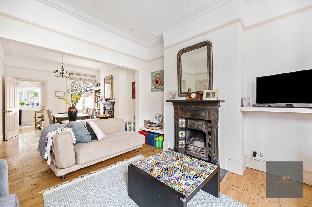 Property photo 3 of 18