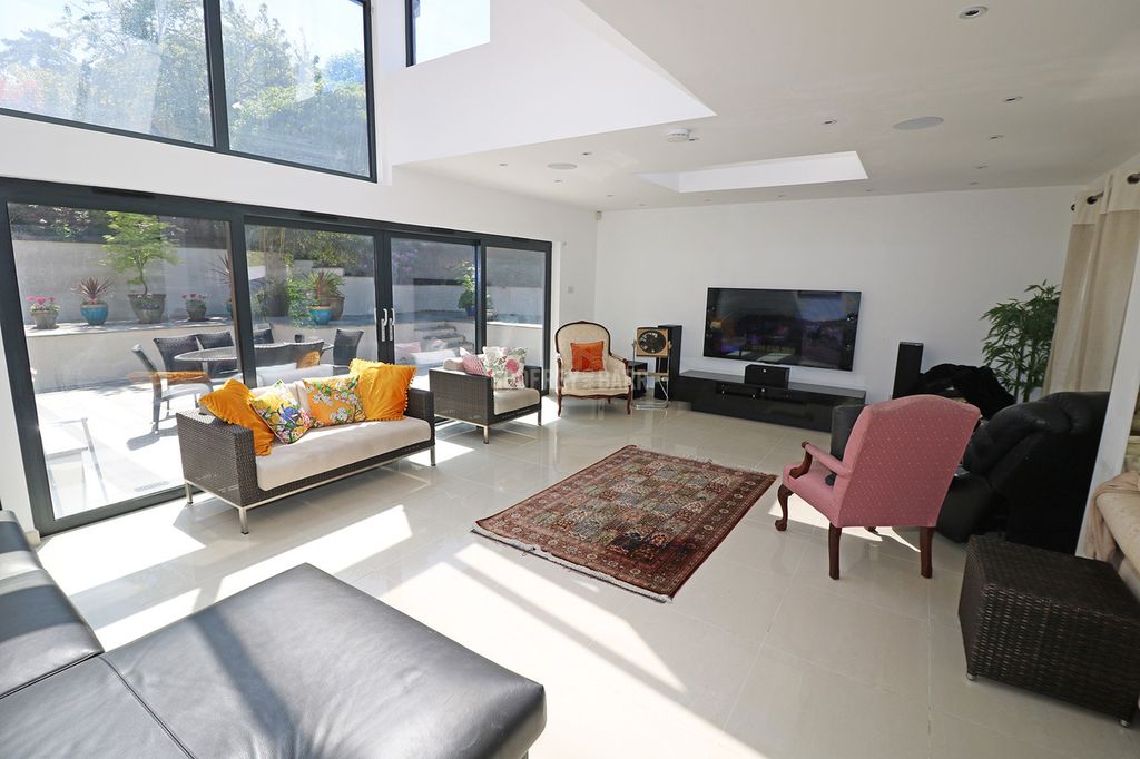 Property photo 1 of 18