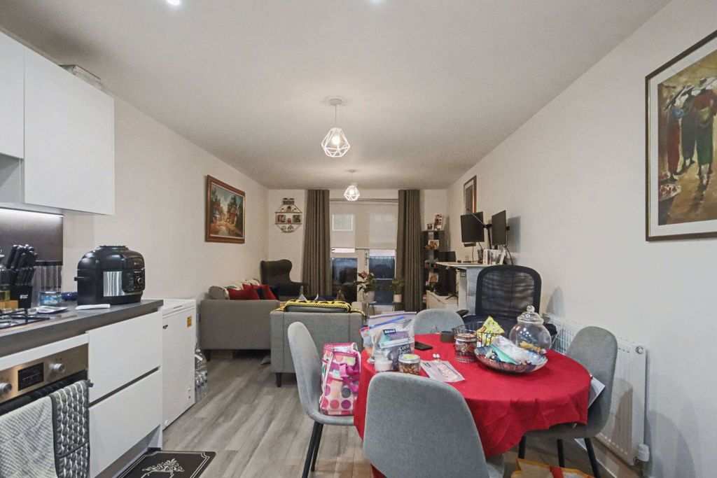 Property photo 2 of 9 49 Suffield Lodge, Suffield Hill, High Wycombe, Buckinghamshire, Hp11 2Fr