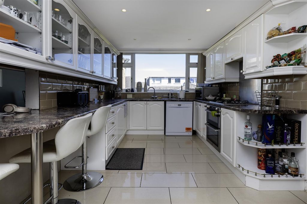 Property photo 3 of 30 Kitchen