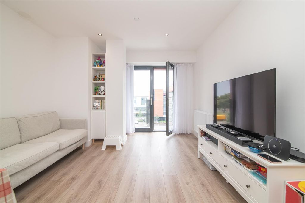 Property photo 2 of 12 Apt169,548Streetsbrook-16.Jpg