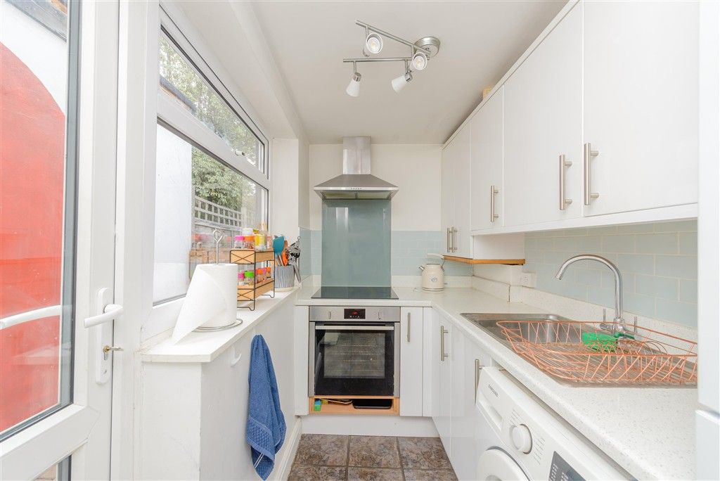 Property photo 3 of 9 Kitchen