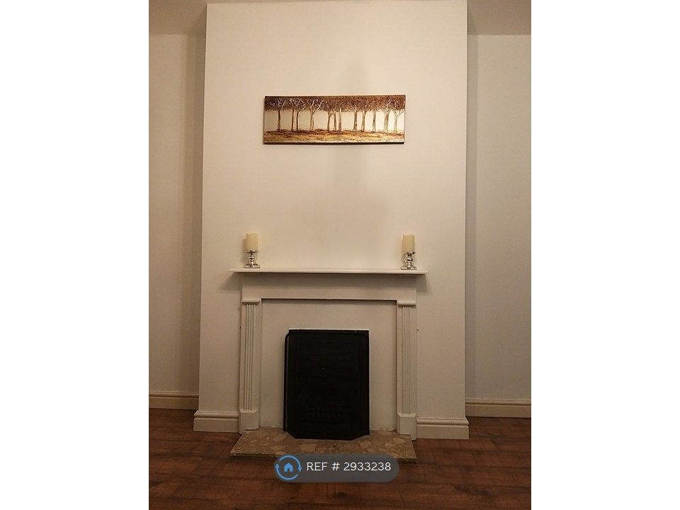 Property photo 1 of 6 Living Room