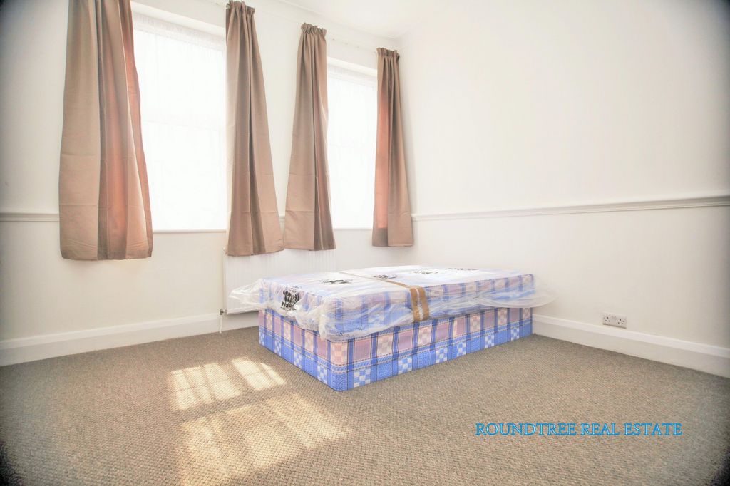 Property photo 2 of 5 (Main)