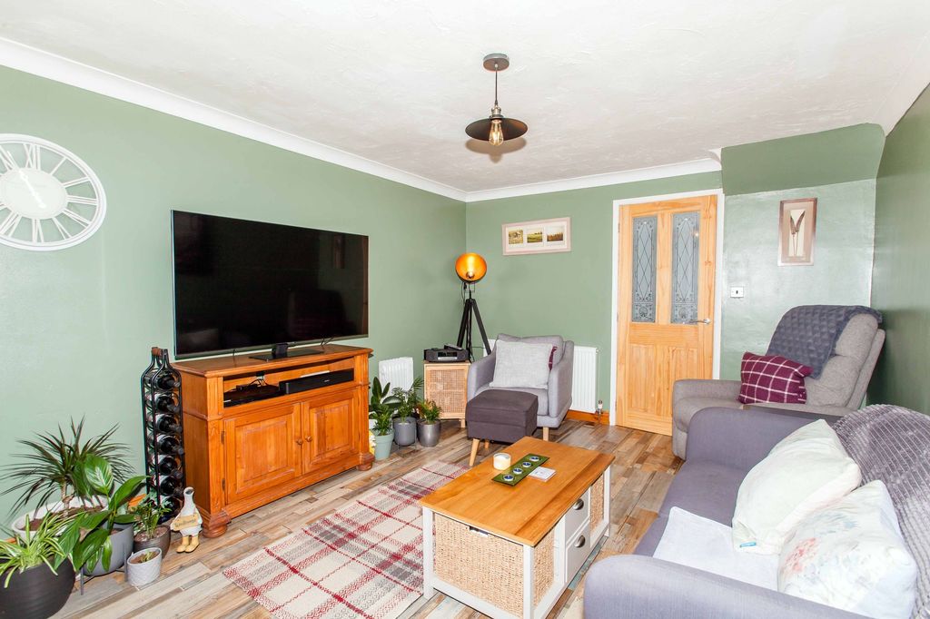 Property photo 3 of 28