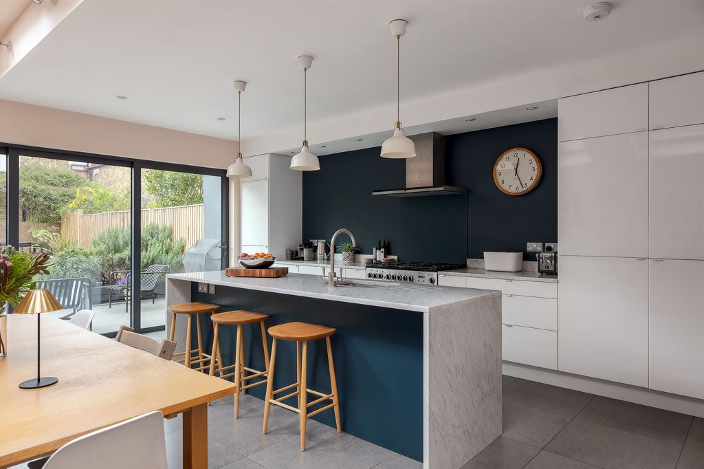 Property photo 2 of 24