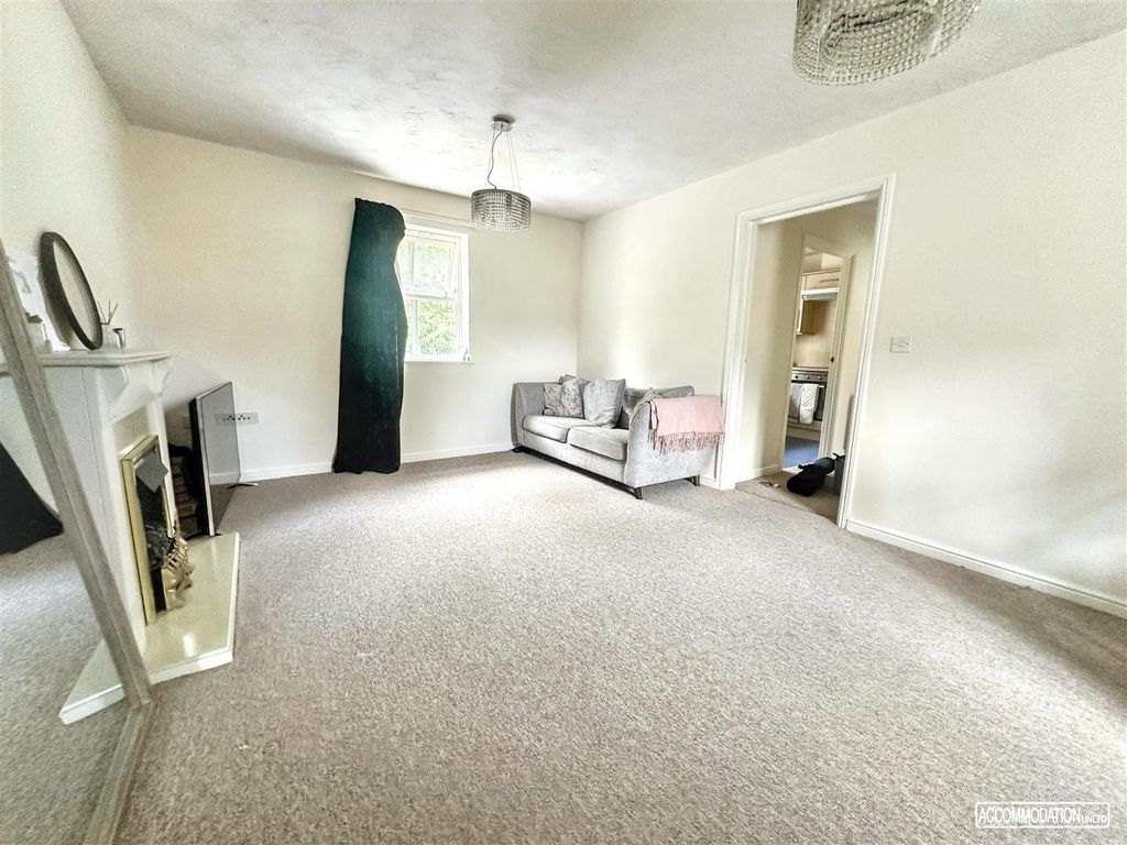 Property photo 1 of 11 Spacious Bright Lounge With Classic Fireplace...