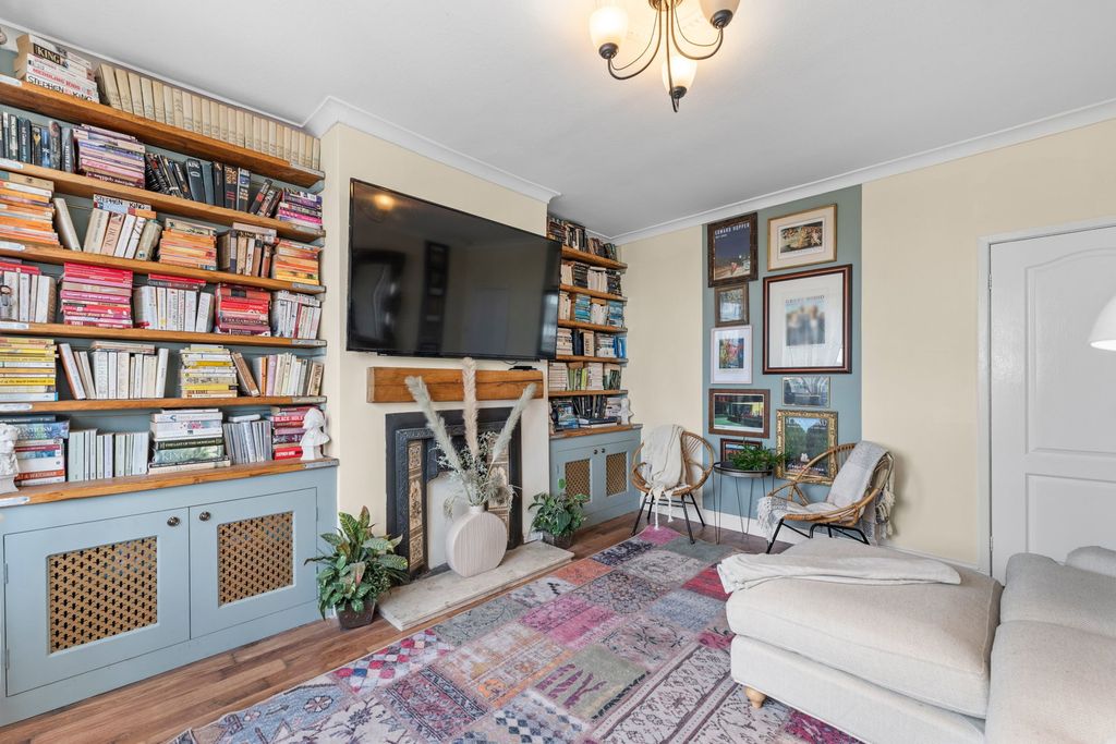 Property photo 2 of 27