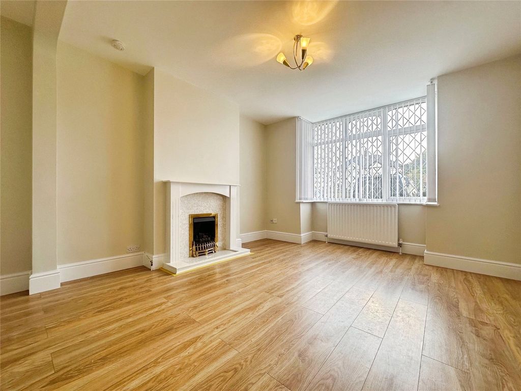Property photo 2 of 11 Living Room