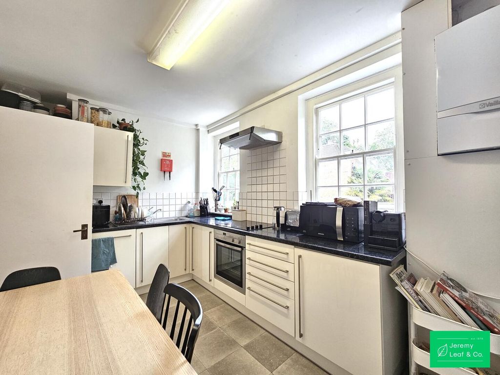 Property photo 2 of 9 Kitchen