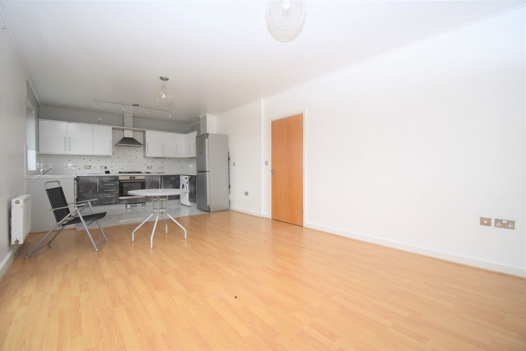 Property photo 3 of 8 Reception