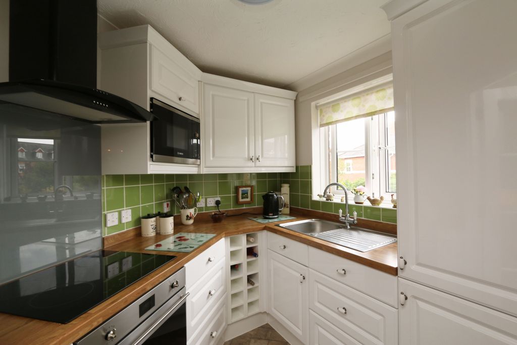 Property photo 1 of 9 Kitchen