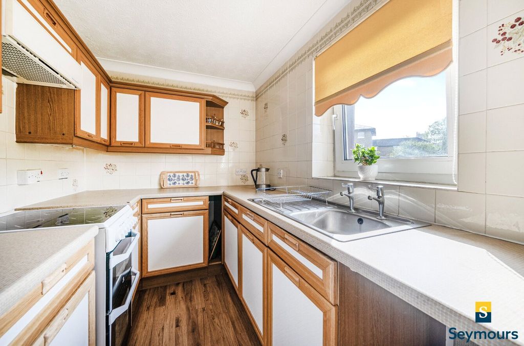 Property photo 3 of 13 Kitchen