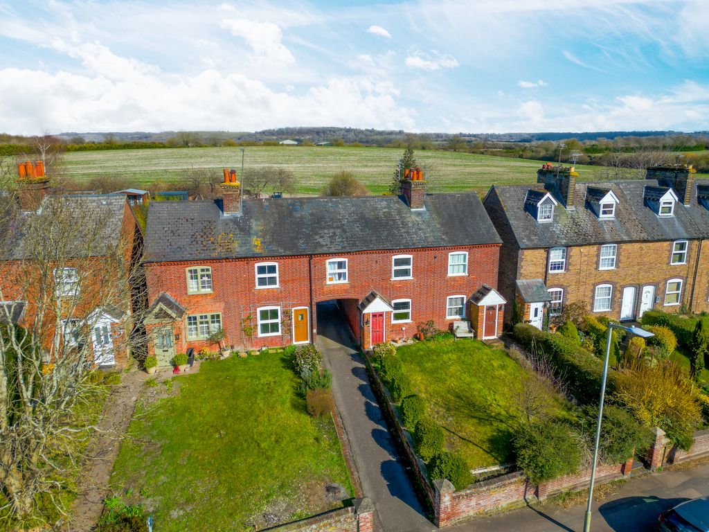 Property photo 1 of 19 Wingrave Road, Tring, Hp23