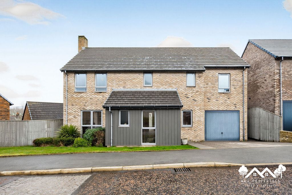 Property photo 1 of 44