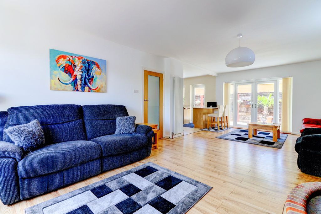 Property photo 2 of 15 Picture No. 04
