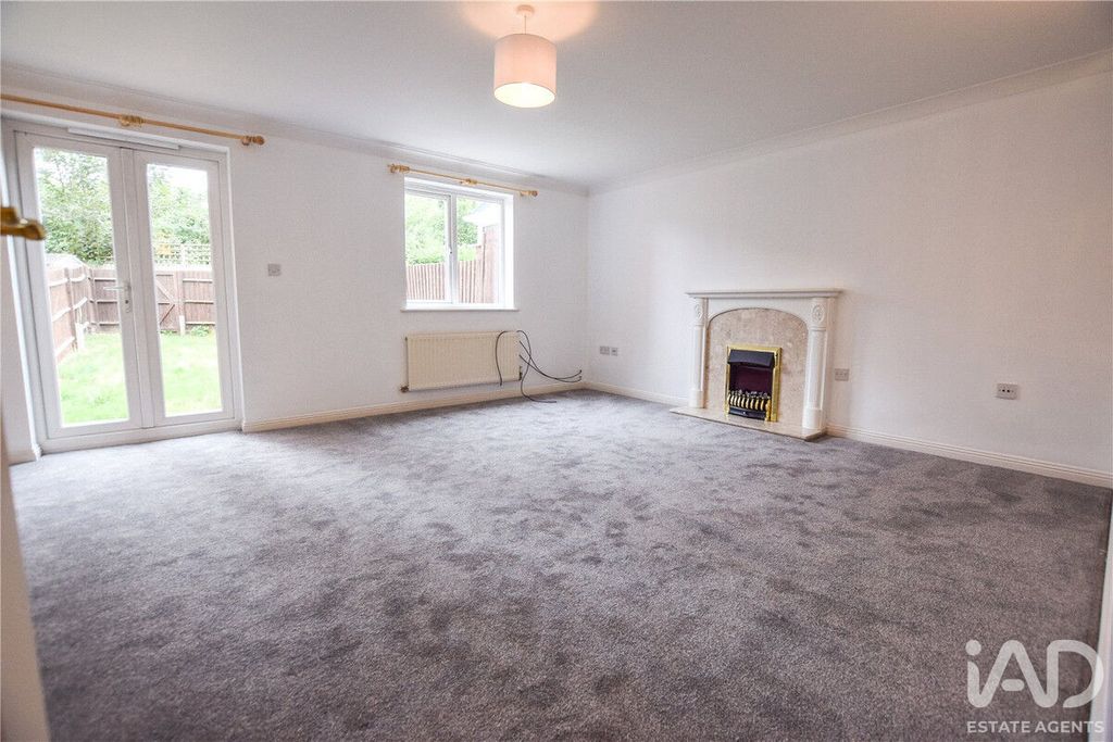 Property photo 2 of 8