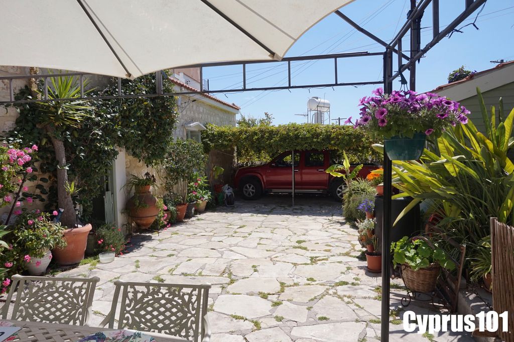 Property photo 2 of 40