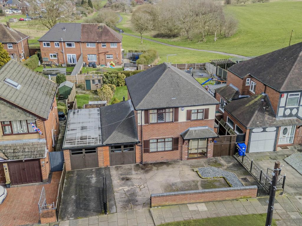 Property photo 2 of 32