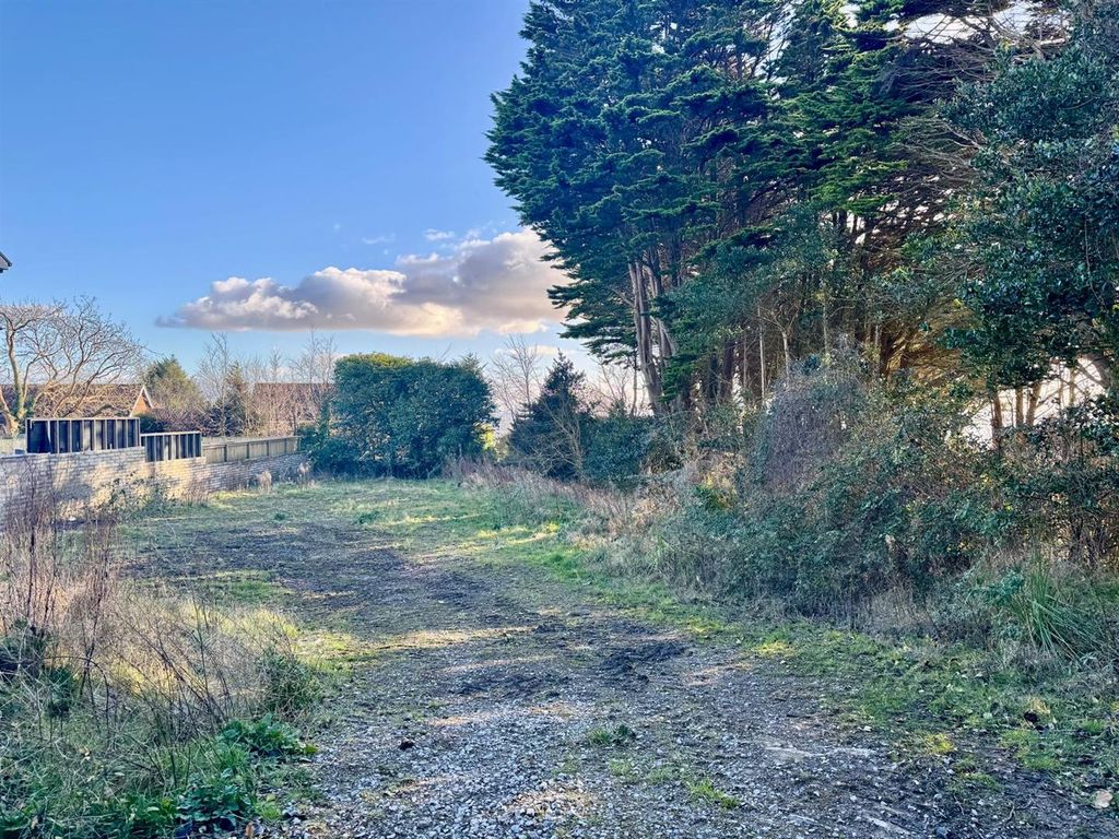 Property photo 3 of 3