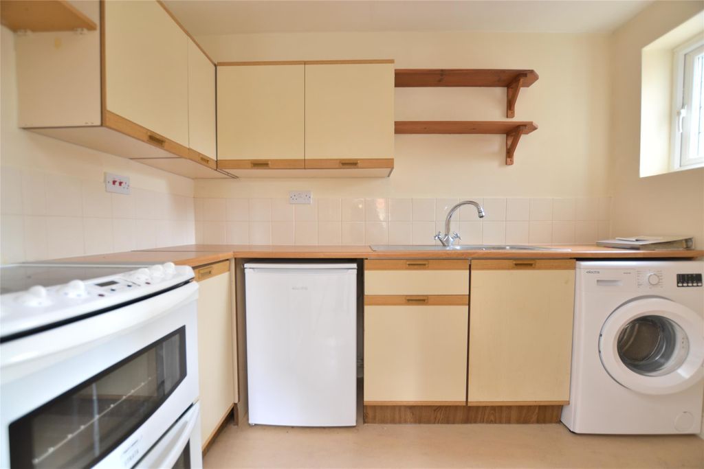 Property photo 3 of 8 Kitchen