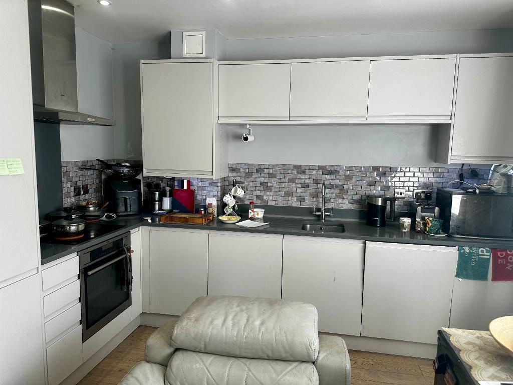 Property photo 3 of 9 Kitchen