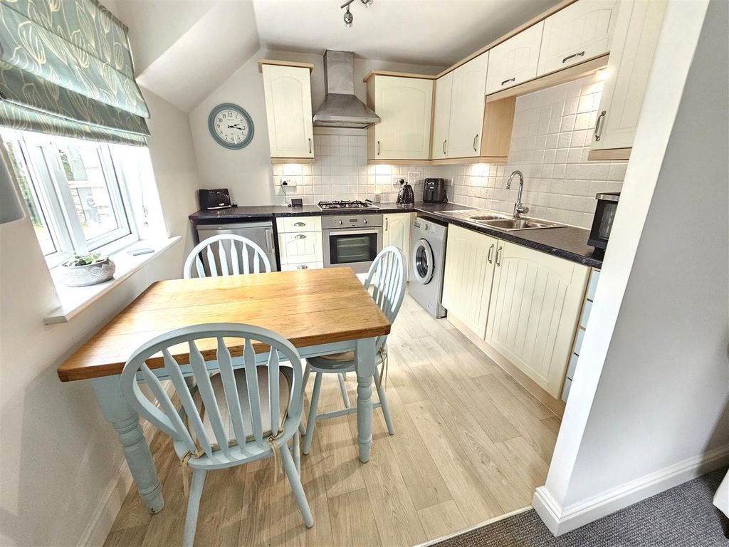 Property photo 3 of 9 Kitchen.Jpg