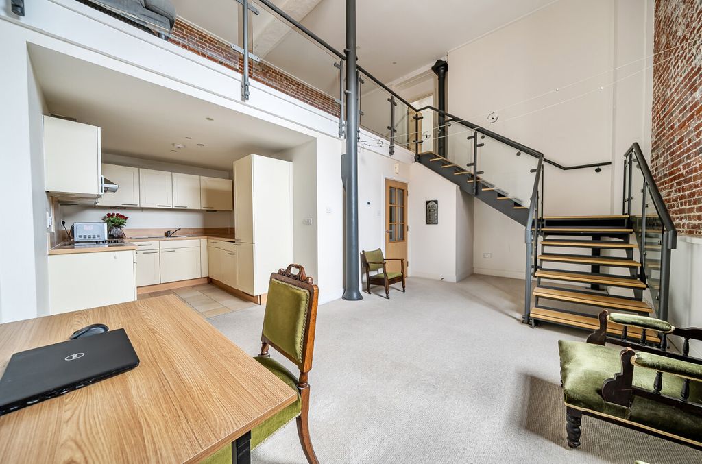 Property photo 2 of 19 1329401-7-6883B13...