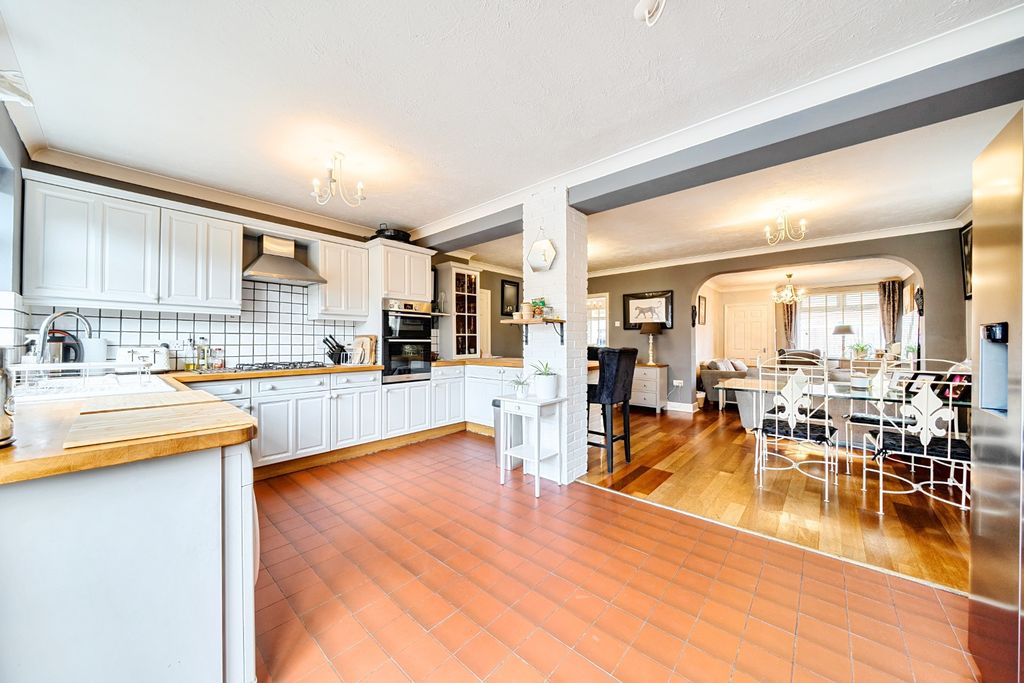 Property photo 2 of 22 5339281