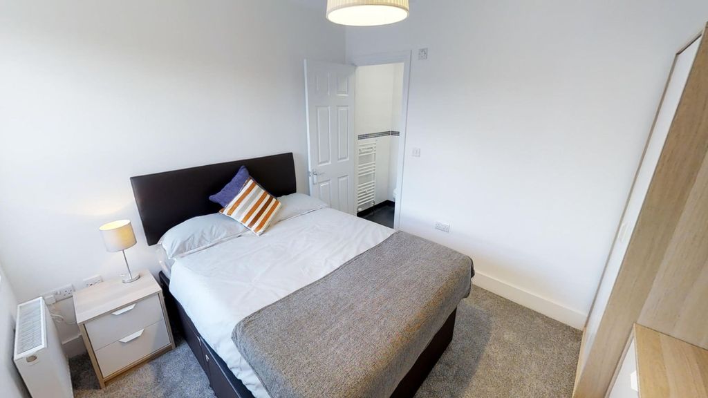 Property photo 1 of 8 A Clean And Well-Maintained Double Bedroom Featuri...
