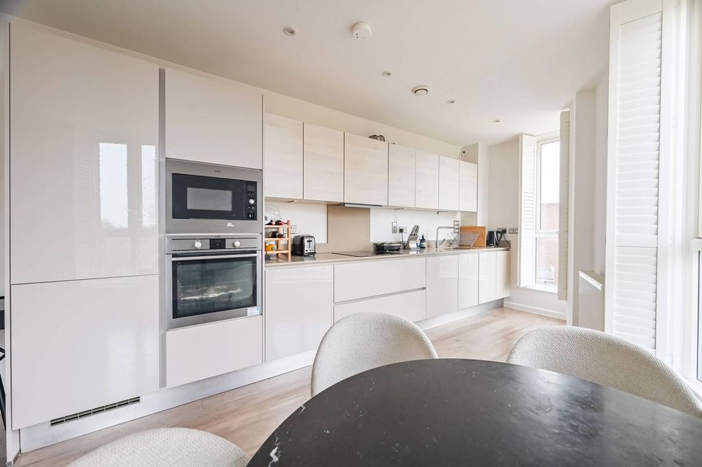 Property photo 3 of 22