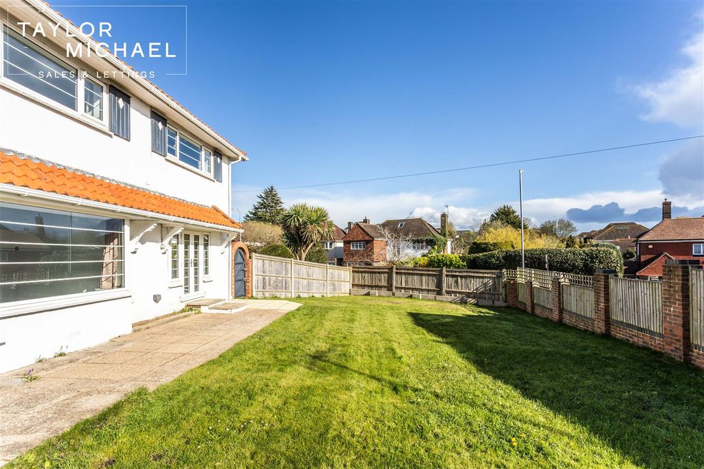 Property photo 3 of 37 Garden