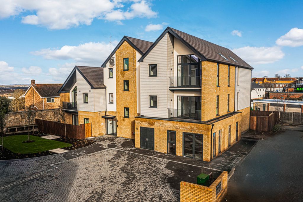 Property photo 1 of 9